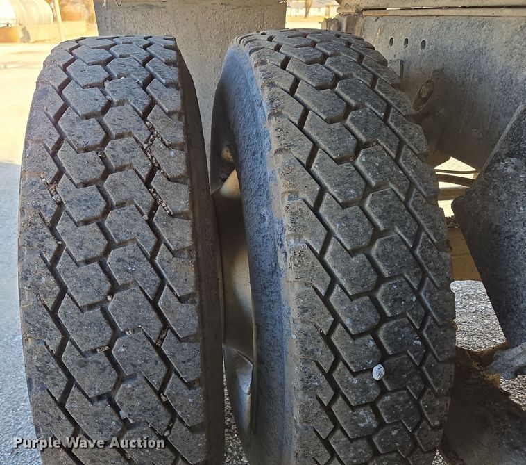 image for item DP6207 1999 International 2674 dump truck