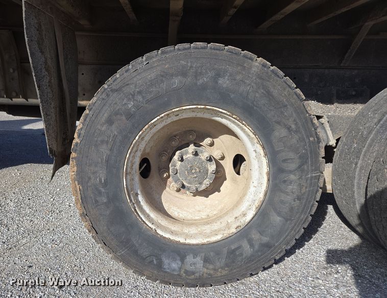 image for item DP6207 1999 International 2674 dump truck