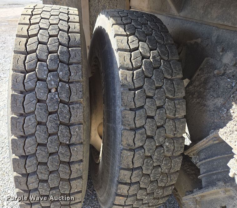 image for item DP6207 1999 International 2674 dump truck