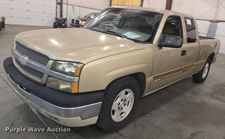 image for item DQ5167 2004 Chevrolet Silverado 1500 Ext. Cab pickup truck
