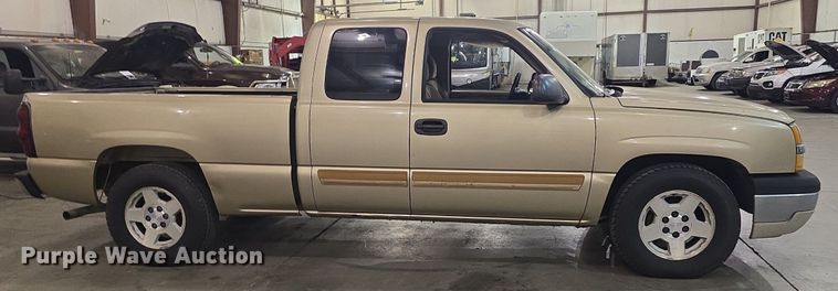 image for item DQ5167 2004 Chevrolet Silverado 1500 Ext. Cab pickup truck