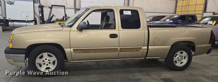 image for item DQ5167 2004 Chevrolet Silverado 1500 Ext. Cab pickup truck