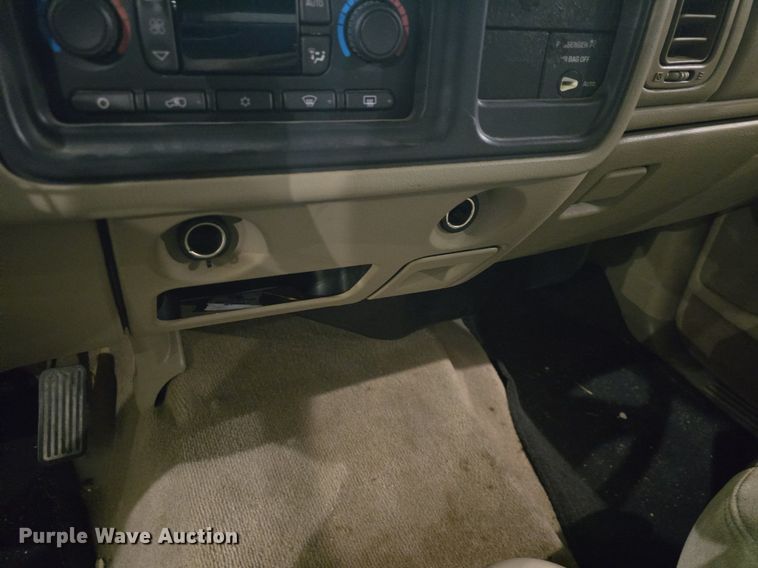 image for item DQ5167 2004 Chevrolet Silverado 1500 Ext. Cab pickup truck