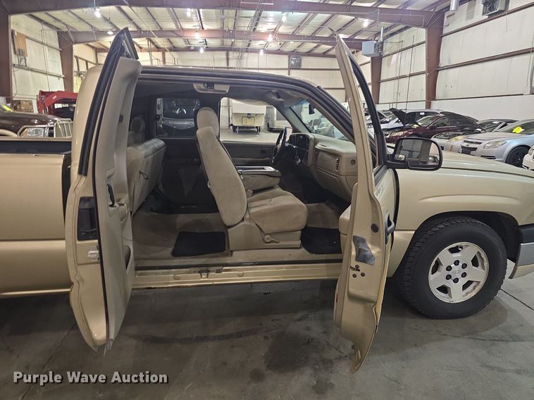 image for item DQ5167 2004 Chevrolet Silverado 1500 Ext. Cab pickup truck