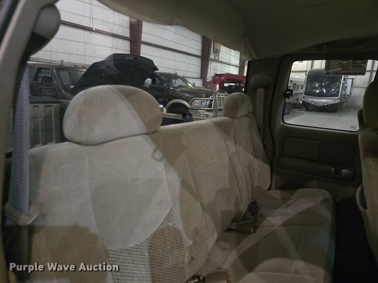 image for item DQ5167 2004 Chevrolet Silverado 1500 Ext. Cab pickup truck