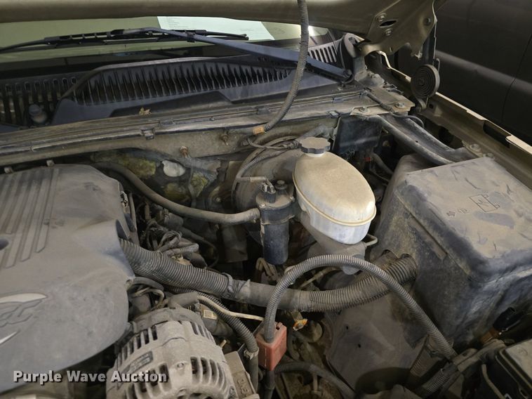 image for item DQ5167 2004 Chevrolet Silverado 1500 Ext. Cab pickup truck