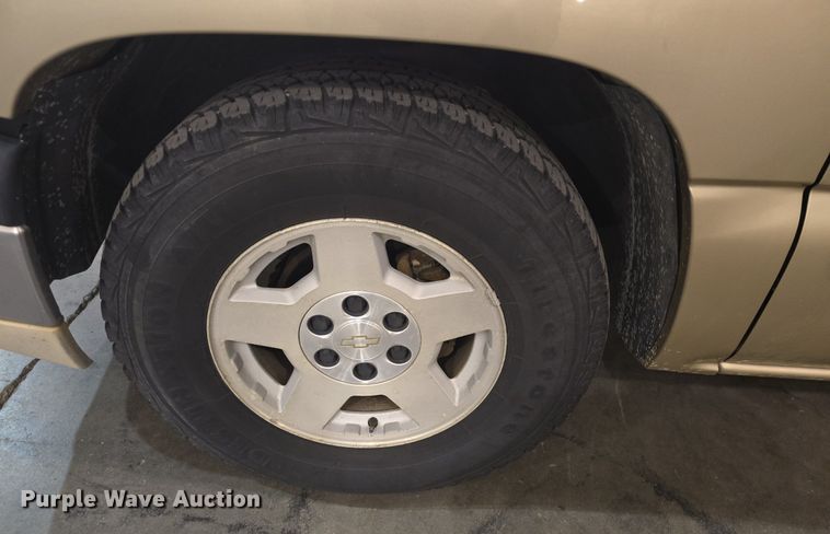 image for item DQ5167 2004 Chevrolet Silverado 1500 Ext. Cab pickup truck