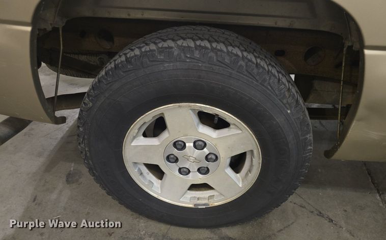 image for item DQ5167 2004 Chevrolet Silverado 1500 Ext. Cab pickup truck