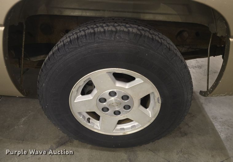 image for item DQ5167 2004 Chevrolet Silverado 1500 Ext. Cab pickup truck