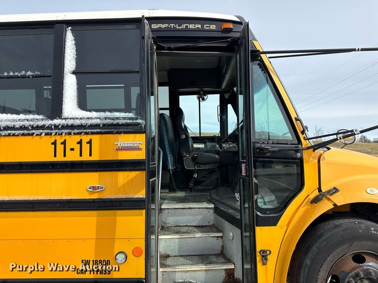 image for item DQ6684 2011 Thomas Built Saf-T-Liner C2 school bus