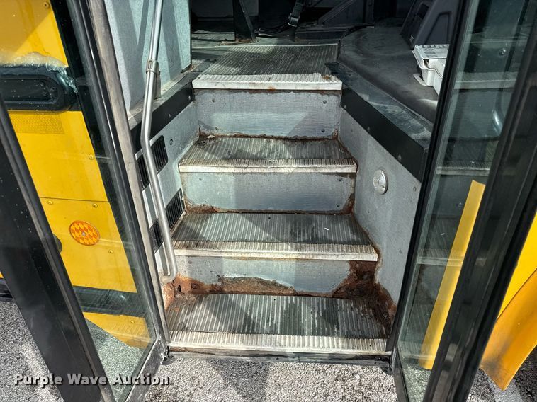 image for item DQ6684 2011 Thomas Built Saf-T-Liner C2 school bus