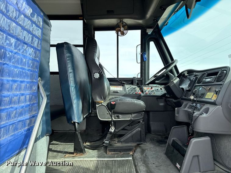 image for item DQ6684 2011 Thomas Built Saf-T-Liner C2 school bus