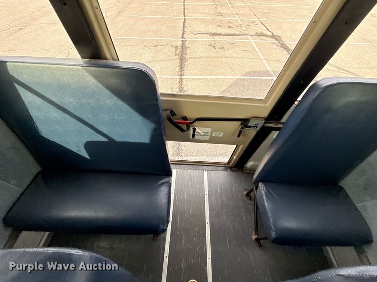 image for item DQ6684 2011 Thomas Built Saf-T-Liner C2 school bus