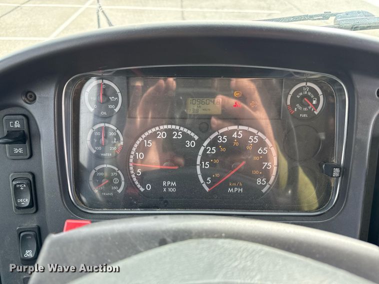 image for item DQ6684 2011 Thomas Built Saf-T-Liner C2 school bus