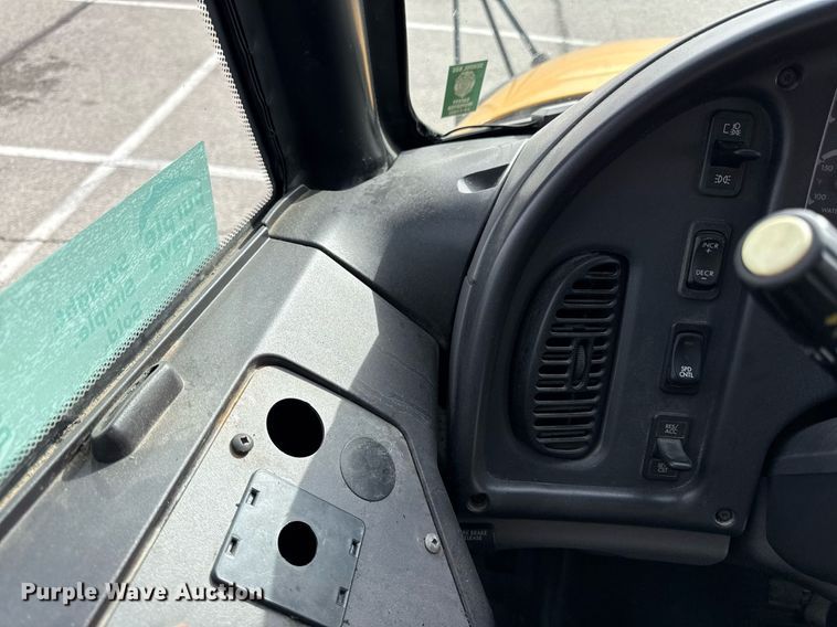 image for item DQ6684 2011 Thomas Built Saf-T-Liner C2 school bus