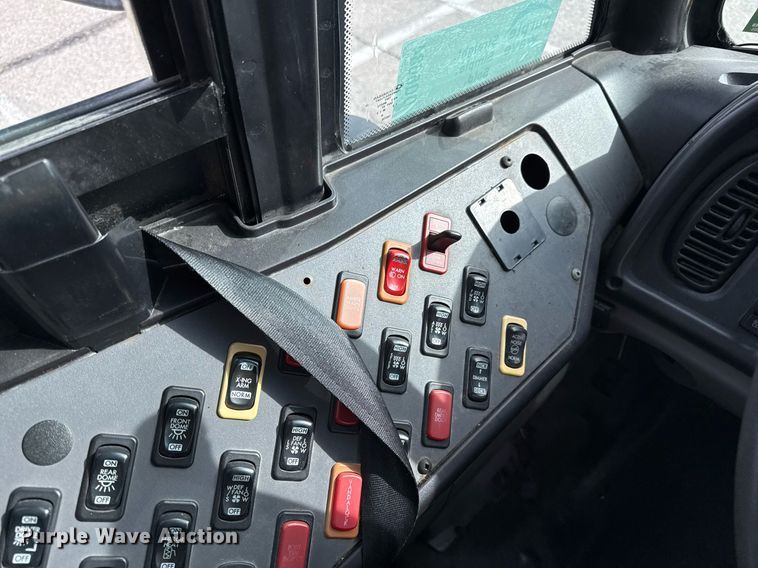 image for item DQ6684 2011 Thomas Built Saf-T-Liner C2 school bus