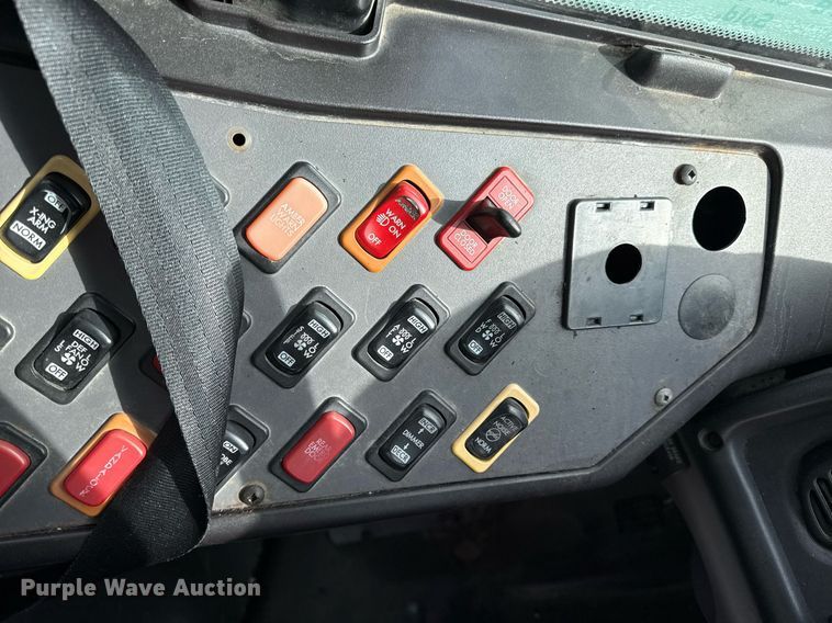 image for item DQ6684 2011 Thomas Built Saf-T-Liner C2 school bus