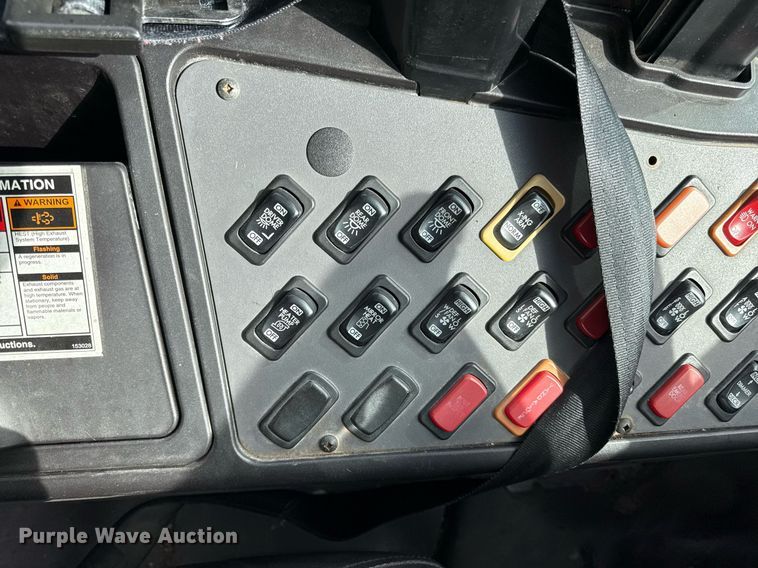 image for item DQ6684 2011 Thomas Built Saf-T-Liner C2 school bus