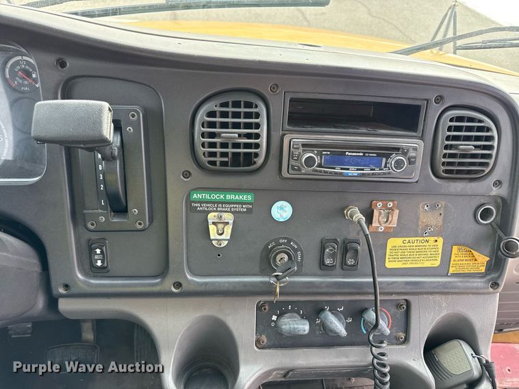 image for item DQ6684 2011 Thomas Built Saf-T-Liner C2 school bus