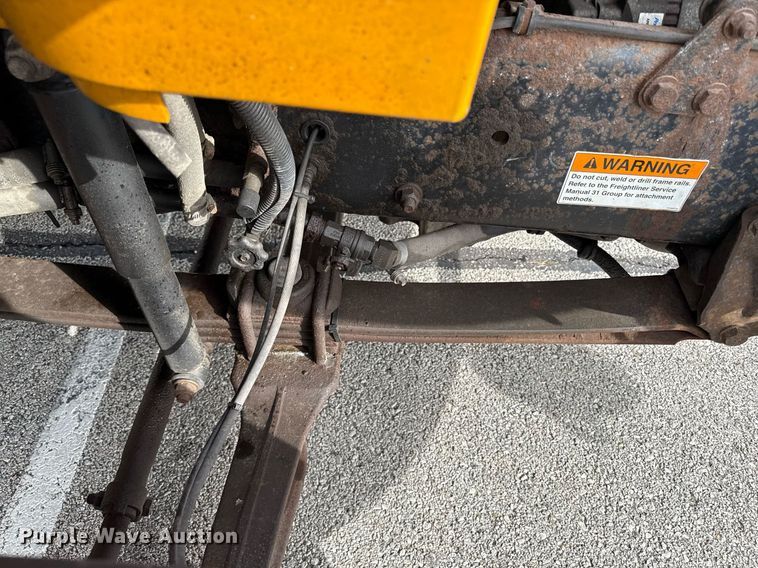 image for item DQ6684 2011 Thomas Built Saf-T-Liner C2 school bus