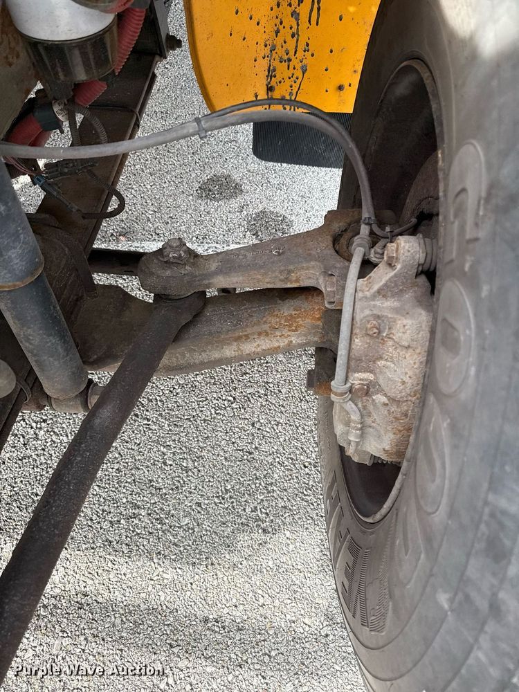 image for item DQ6684 2011 Thomas Built Saf-T-Liner C2 school bus