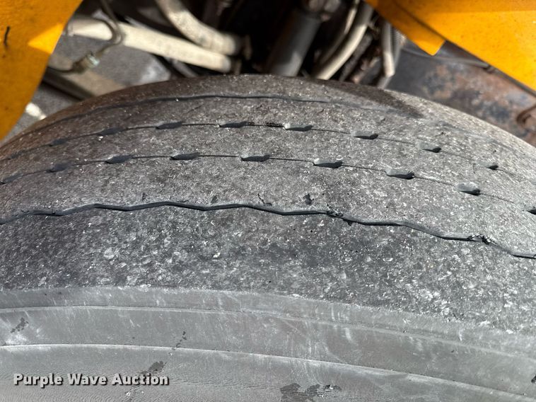 image for item DQ6684 2011 Thomas Built Saf-T-Liner C2 school bus