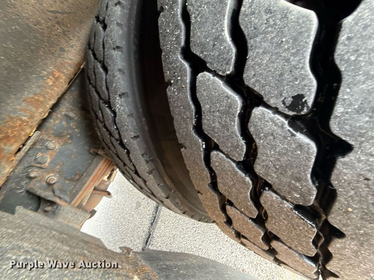 image for item DQ6684 2011 Thomas Built Saf-T-Liner C2 school bus