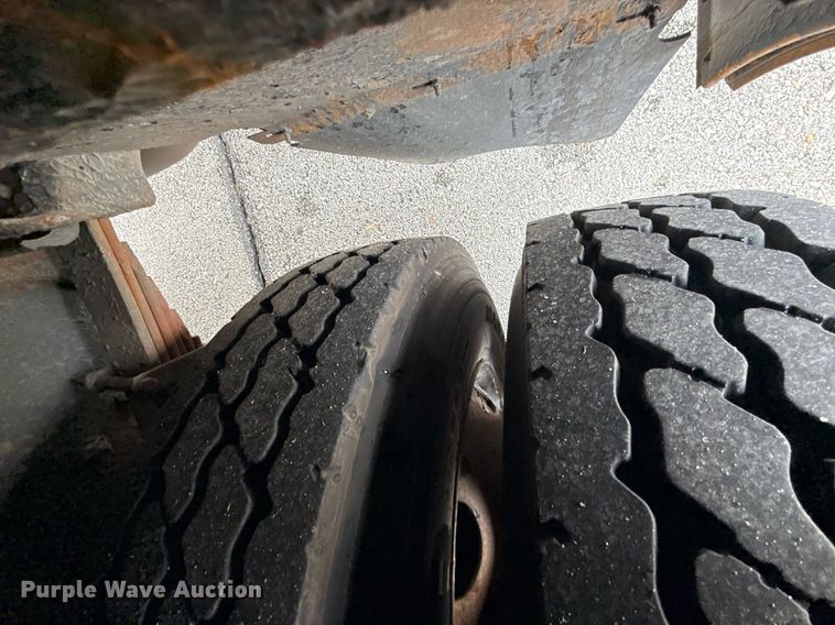 image for item DQ6684 2011 Thomas Built Saf-T-Liner C2 school bus