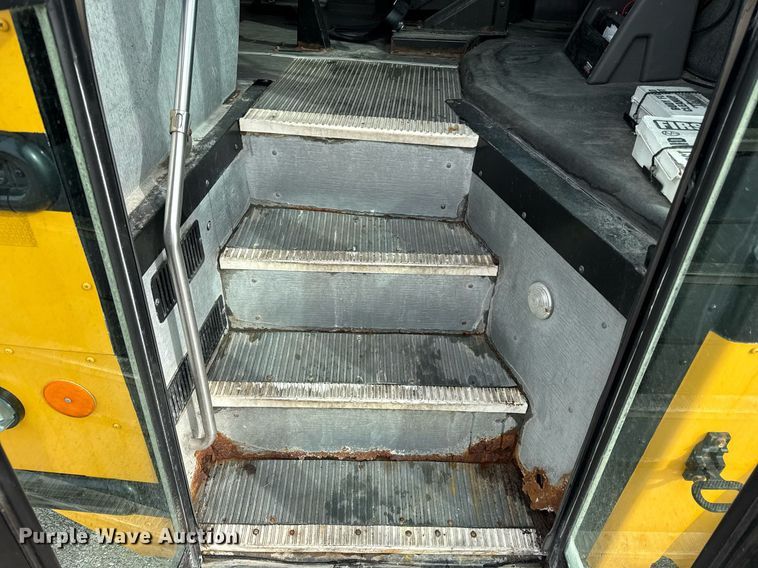 image for item DQ6685 2011 Thomas Built Saf-T-liner C2 school bus