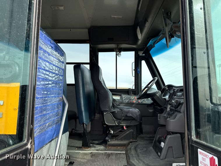 image for item DQ6685 2011 Thomas Built Saf-T-liner C2 school bus