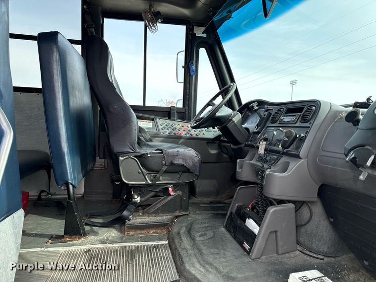 image for item DQ6685 2011 Thomas Built Saf-T-liner C2 school bus