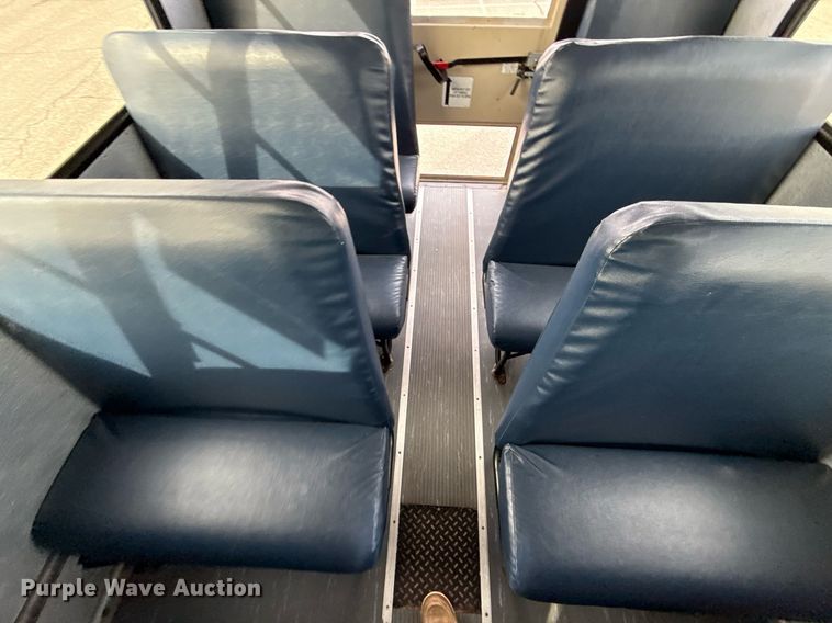 image for item DQ6685 2011 Thomas Built Saf-T-liner C2 school bus