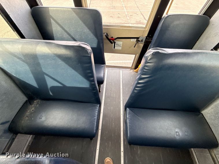 image for item DQ6685 2011 Thomas Built Saf-T-liner C2 school bus