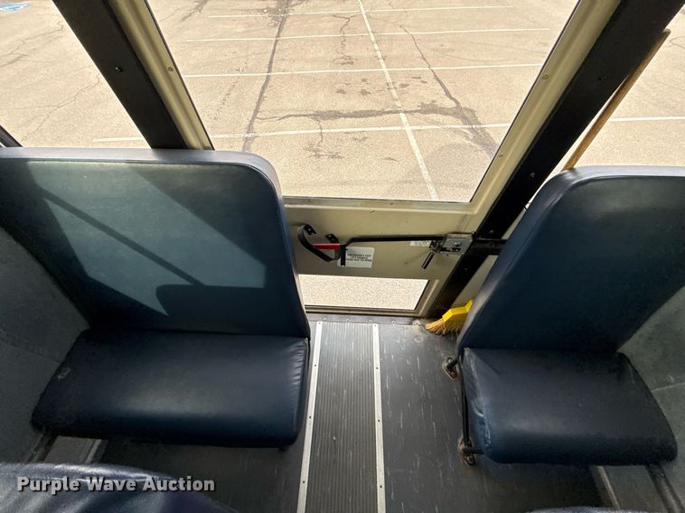 image for item DQ6685 2011 Thomas Built Saf-T-liner C2 school bus