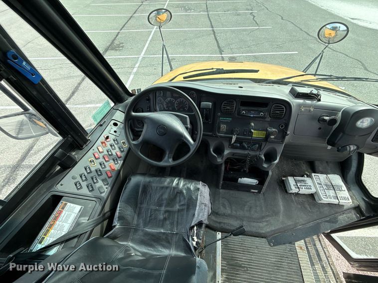 image for item DQ6685 2011 Thomas Built Saf-T-liner C2 school bus