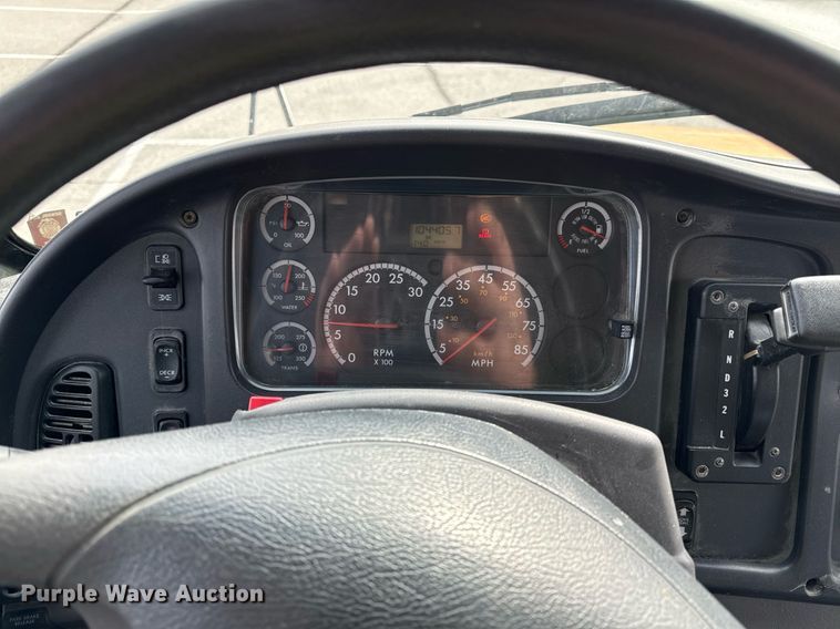 image for item DQ6685 2011 Thomas Built Saf-T-liner C2 school bus