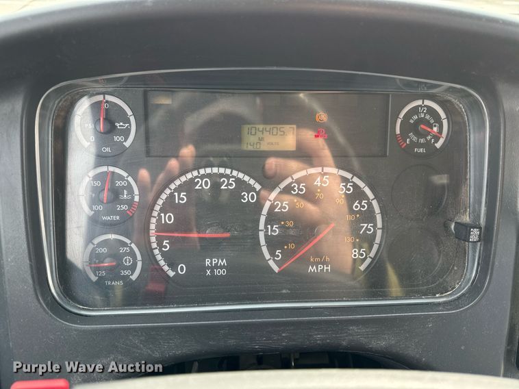 image for item DQ6685 2011 Thomas Built Saf-T-liner C2 school bus