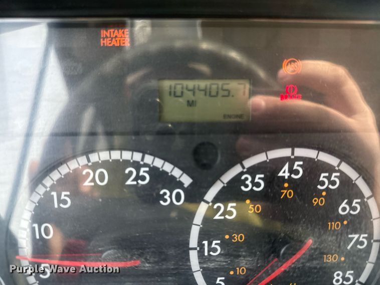 image for item DQ6685 2011 Thomas Built Saf-T-liner C2 school bus