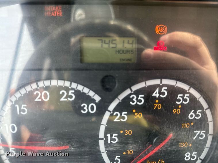 image for item DQ6685 2011 Thomas Built Saf-T-liner C2 school bus