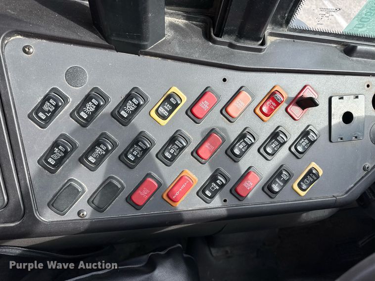 image for item DQ6685 2011 Thomas Built Saf-T-liner C2 school bus