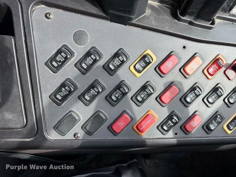 image for item DQ6685 2011 Thomas Built Saf-T-liner C2 school bus