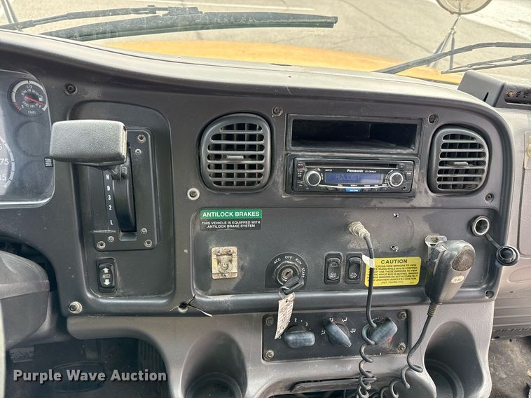 image for item DQ6685 2011 Thomas Built Saf-T-liner C2 school bus