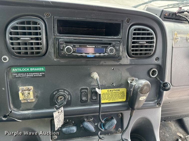 image for item DQ6685 2011 Thomas Built Saf-T-liner C2 school bus