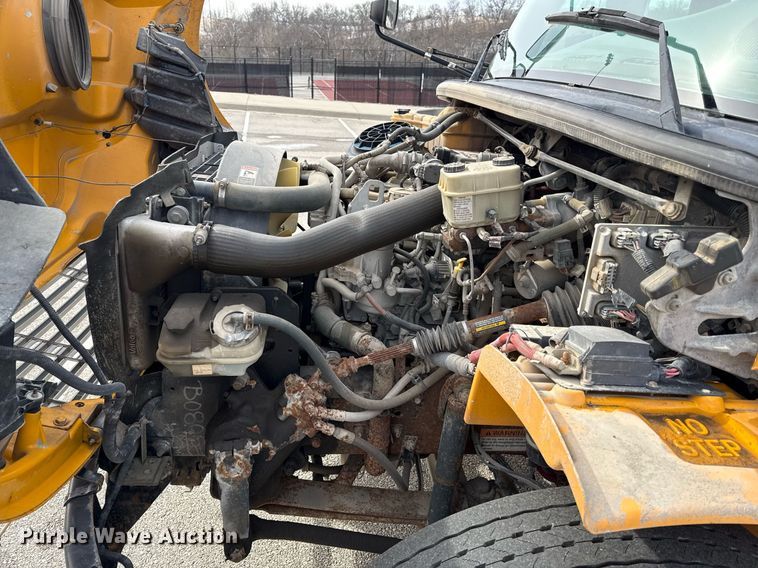 image for item DQ6685 2011 Thomas Built Saf-T-liner C2 school bus