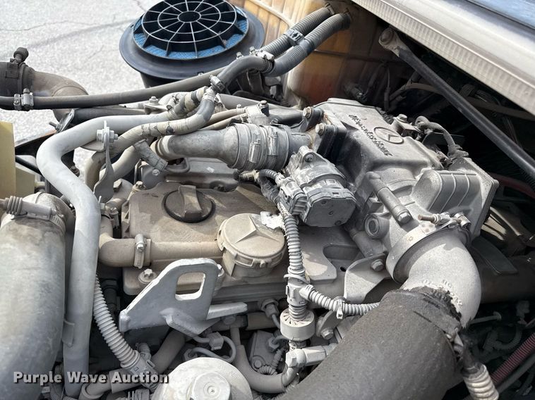 image for item DQ6685 2011 Thomas Built Saf-T-liner C2 school bus