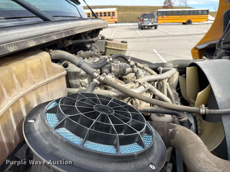 image for item DQ6685 2011 Thomas Built Saf-T-liner C2 school bus