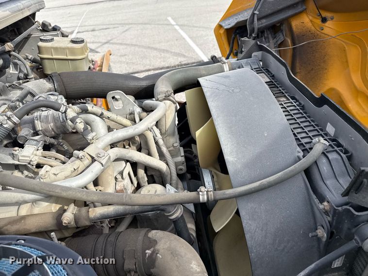 image for item DQ6685 2011 Thomas Built Saf-T-liner C2 school bus