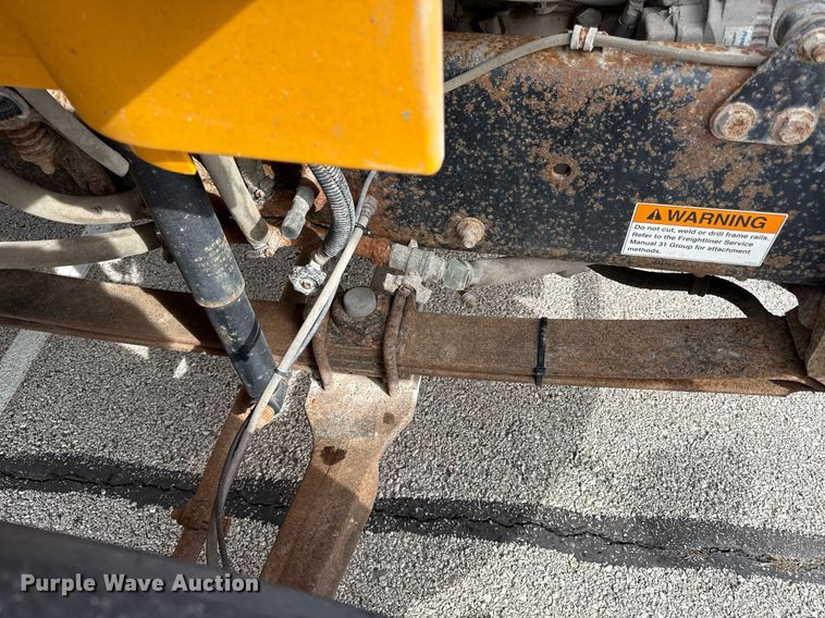 image for item DQ6685 2011 Thomas Built Saf-T-liner C2 school bus