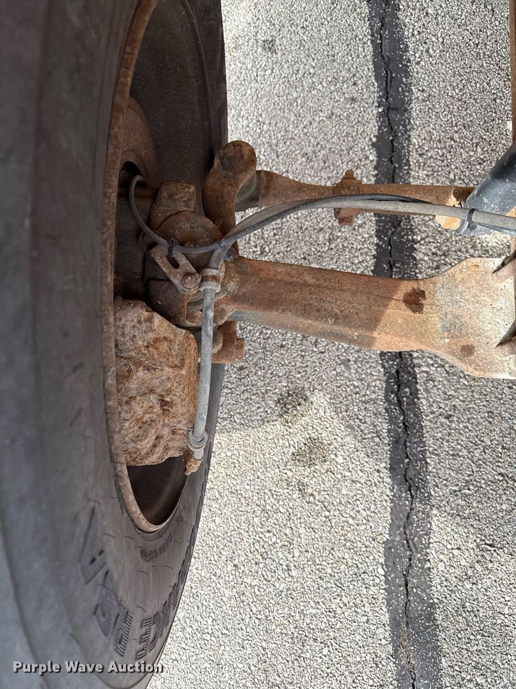 image for item DQ6685 2011 Thomas Built Saf-T-liner C2 school bus