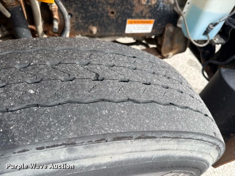 image for item DQ6685 2011 Thomas Built Saf-T-liner C2 school bus